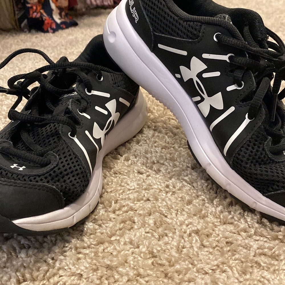 Under armour tennis shoes